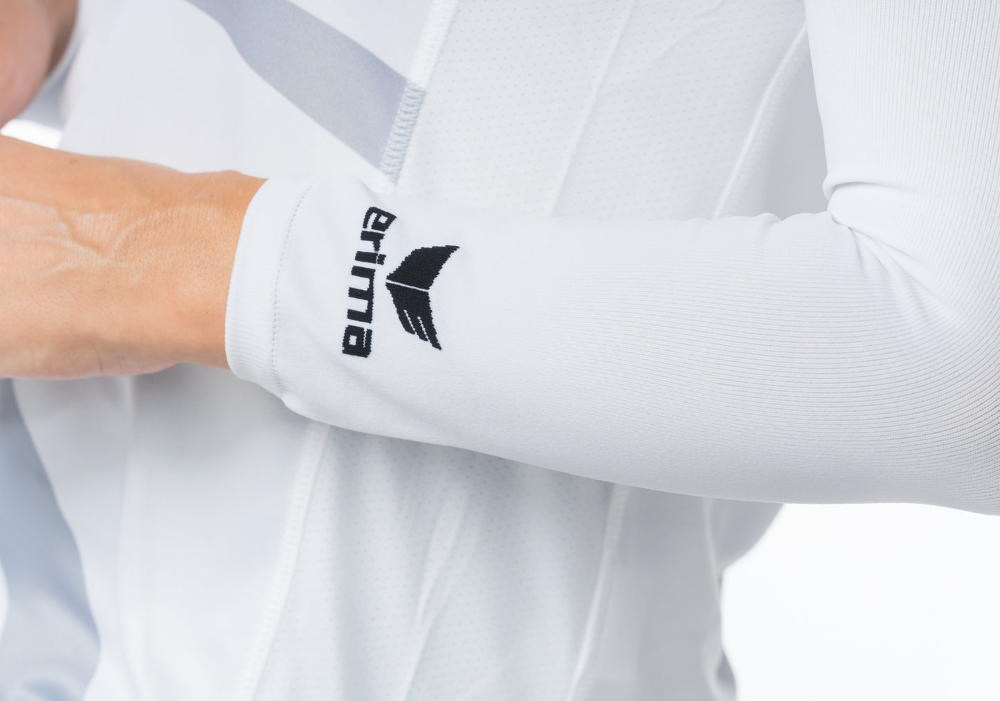Erima Armsleeve in schwarzer Farbe, elastisch und bequem, für besseren Schutz und Unterstützung beim Sport.