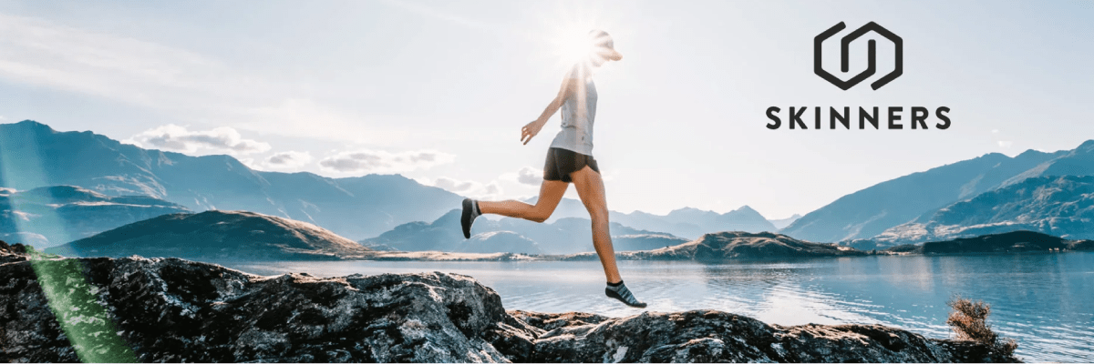 Läufer mit Laufsocken im Gebirge