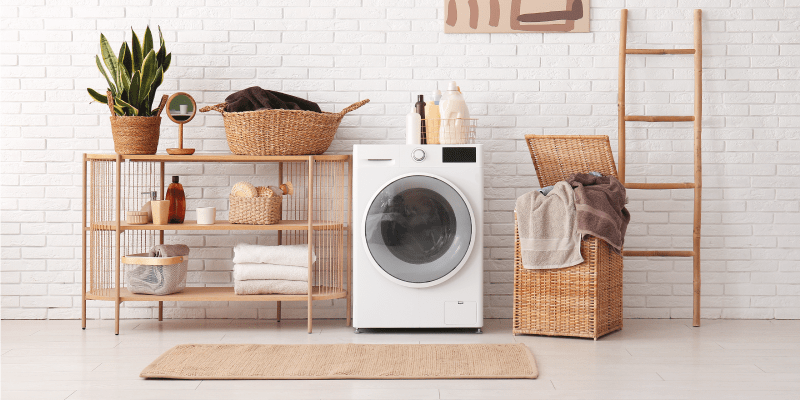 Waschmaschine in einem Badezimmer