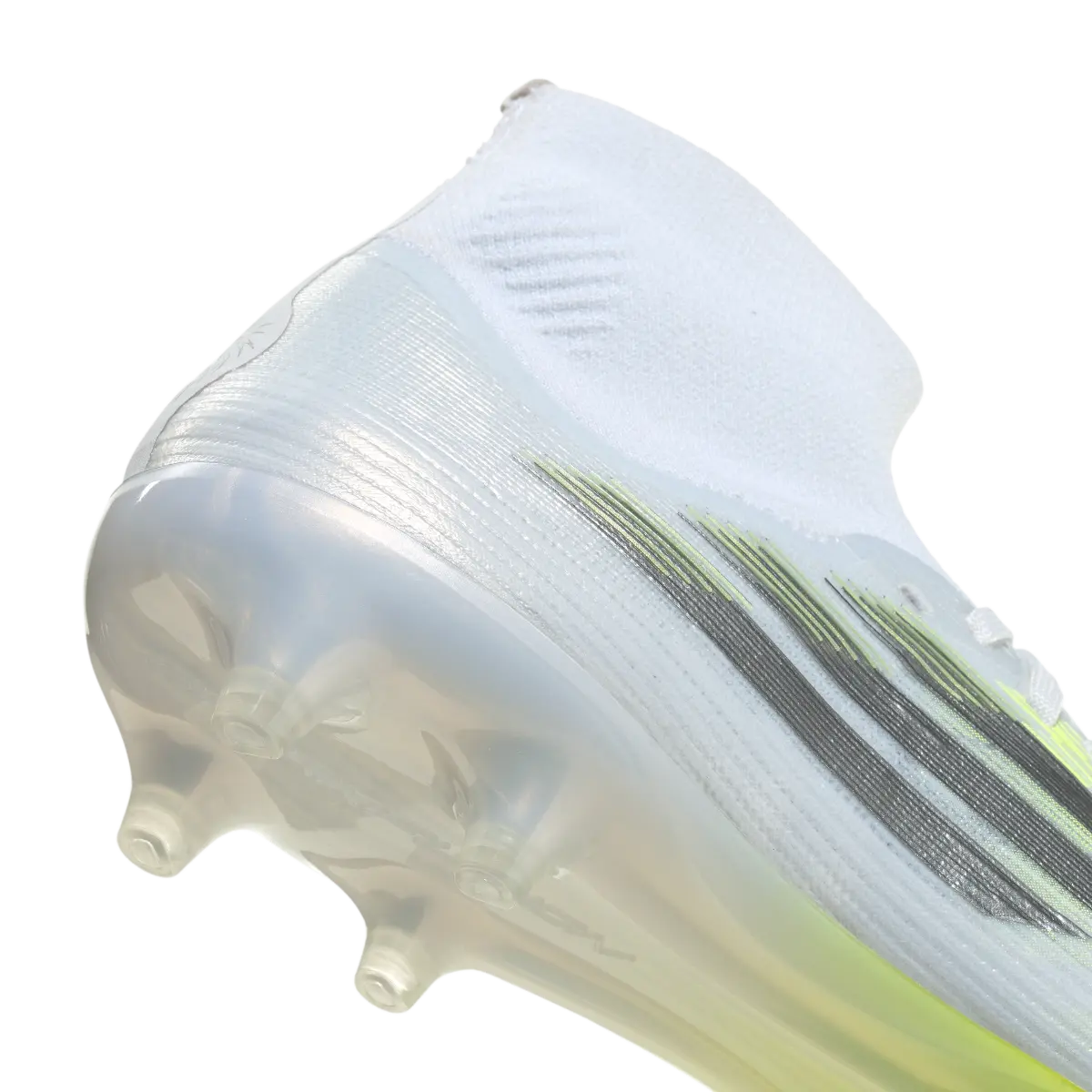 Adidas Fußballschuhe F50 Sparkfusion Pro FG/AG auf Rasen- und Kunstrasen mit detailliertem Obermaterial, seitlicher Ansicht – Bild 