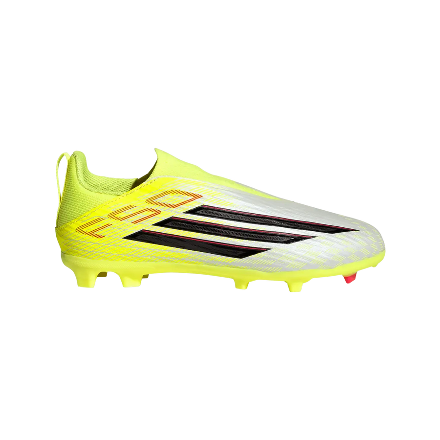 Adidas Kinderfußballschuhe F50 League LL FG/MG anseitlich auf Rasen und Kunstrasen, mit schwarzem Design und flexibler Sohle.