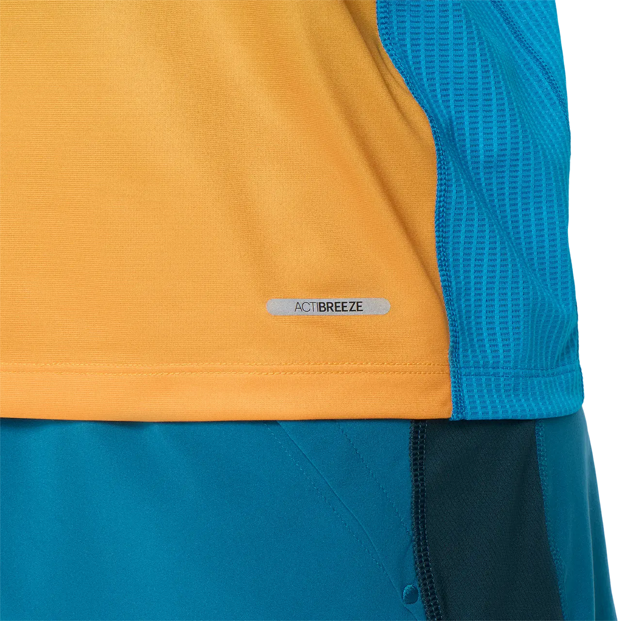 Asics Herrenlaufshirt Road Fade Singlet aus atmungsaktivem Stoff, in Schwarz mit Farbverlauf, für sportliche Läufer, Blick auf das Shirt.