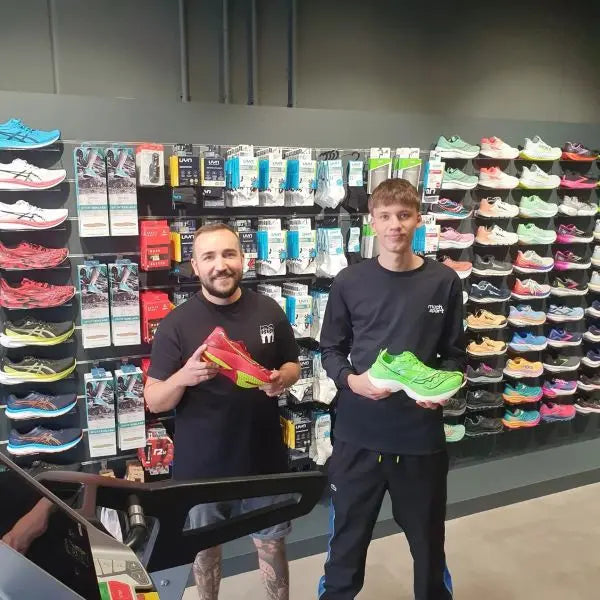 2 Mitarbeiter in der machsport-Filiale in Linz