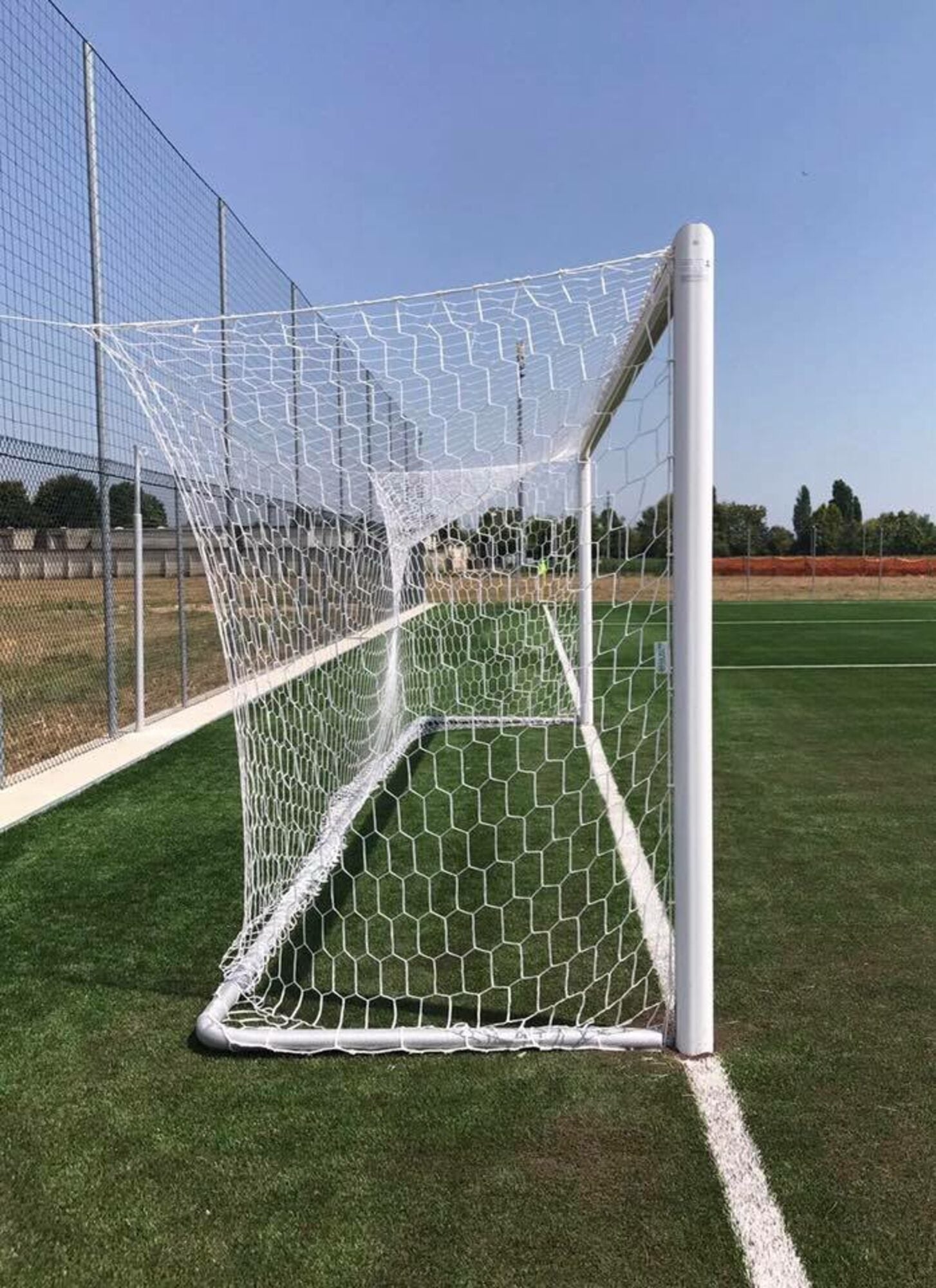 Powershot Fußballtor - Großfeld - in Bodenhülsen stehend - machsport – Bild 