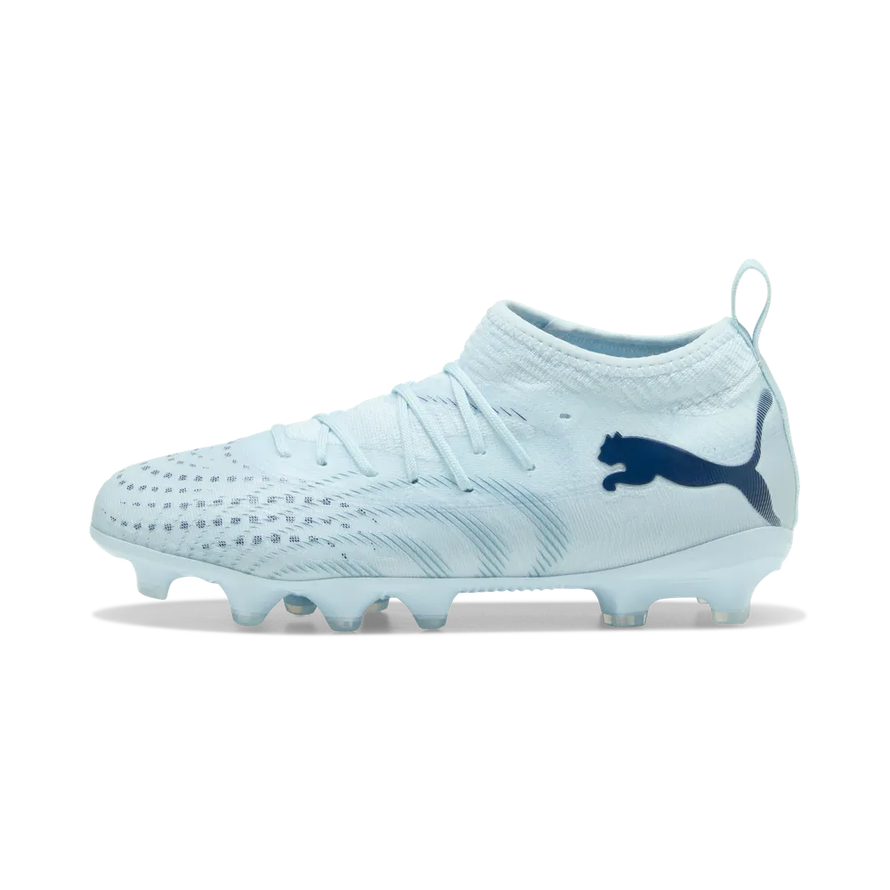 Puma Kinderfußballschuhe Future 9 Match FG/AG seitliche Ansicht auf Rasen- und Kunstrasenfußballschuhe in Blau und Schwarz