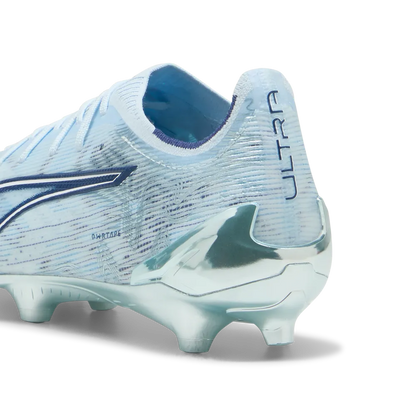 Rasenfußballschuhe Puma Ultra 6 Ultimate FG, Rückansicht, schwarze Fußballschuhe mit Schnürung und Puma-Logo