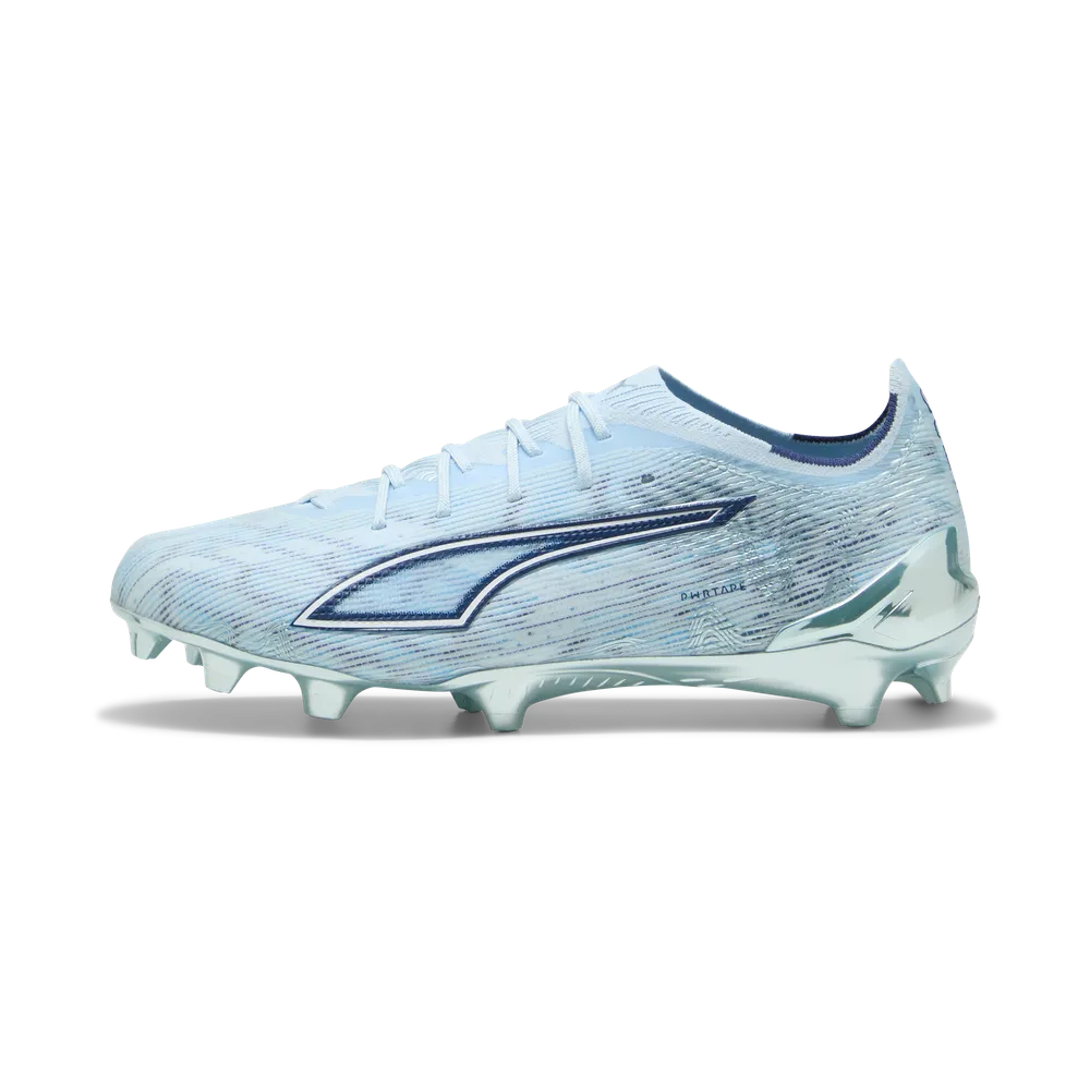 Puma Ultra 6 Ultimate FG Rasenfußballschuhe seitliche Ansicht mit glatter Oberfläche und Schnürung, für optimalen Grip auf dem Rasen. – Bild 