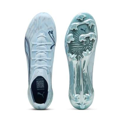 Puma Ultra 6 Ultimate FG Rasenfußballschuhe seitliche Ansicht mit robustem Obermaterial und spikiger Sohle für Fußball im Freien.