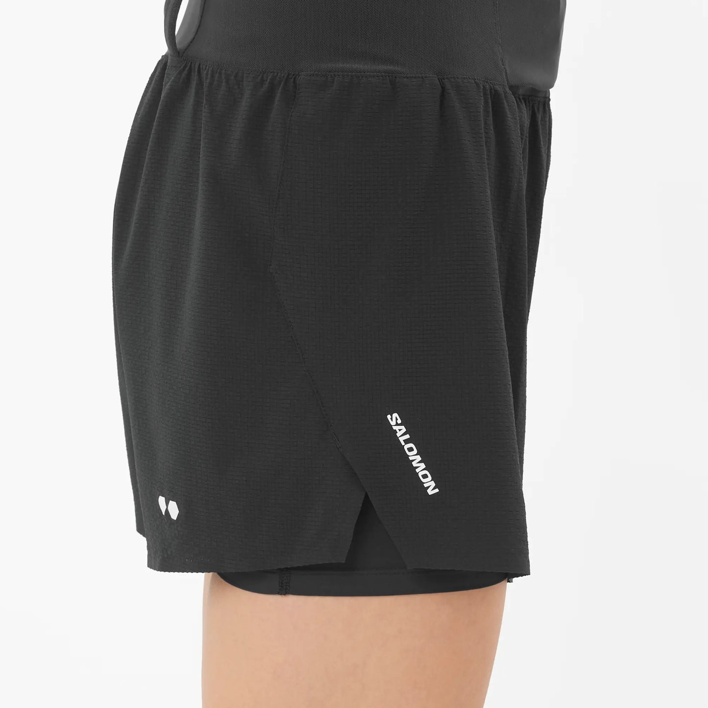 Salomon Damenlaufshort Sense Aero 2in1 Trail 5", 2in1 Trailrunning Shorts für lange Läufe mit 360°-Stauraum und Grid Flow Material, deep black - machsport