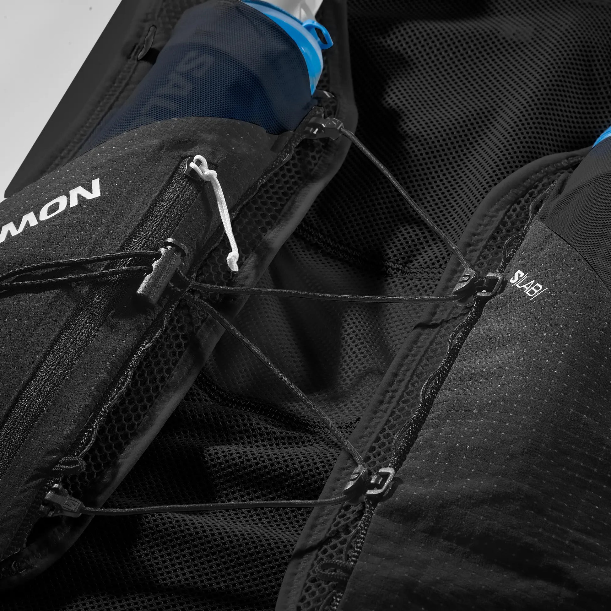 Salomon Laufweste mit Flasks S Lab Pulsar 3 Set, ultraleichte Trailrunning Weste mit 3L Volumen und integrierten Softflasks - machsport – Bild 